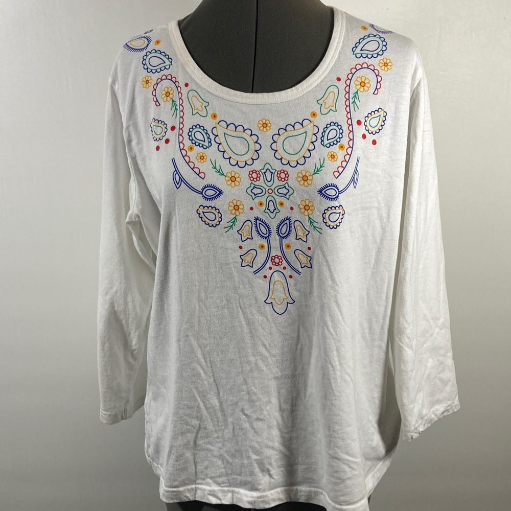 Collections Etc Women Top Size XL White 3/4 Sleeves Embroidered Front